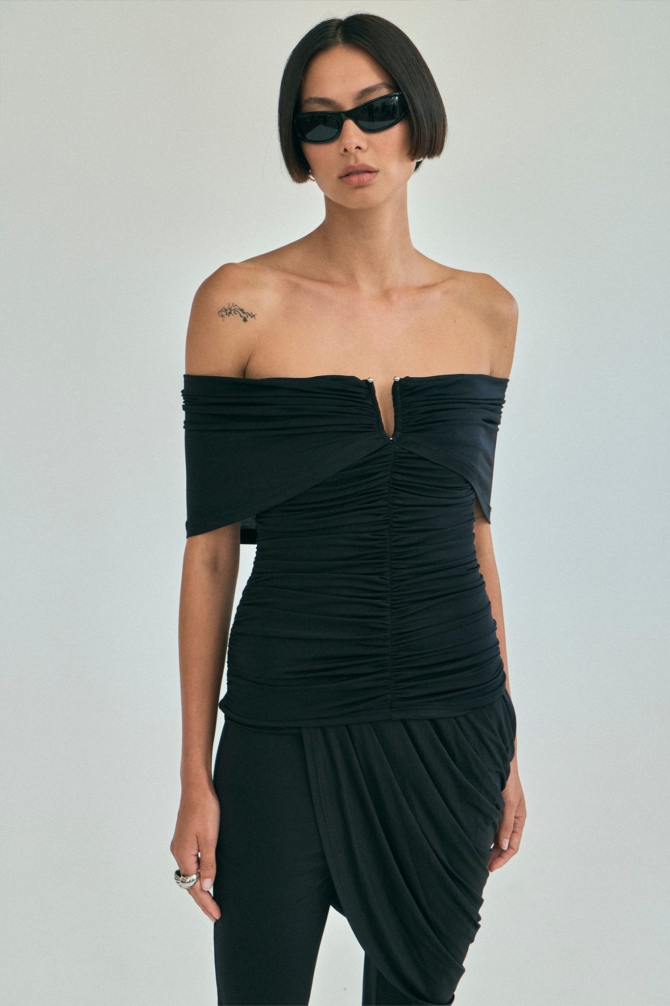 MNTFM051026020904005_2 Third Form Withheld Off Shoulder Top | Lowlight - Image 2