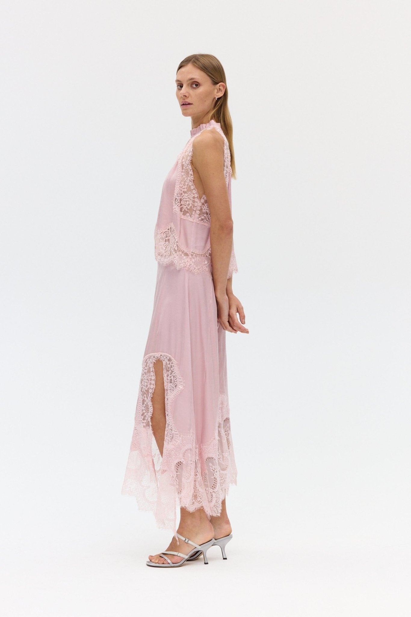 MNTFM051026020904052_2 Third Form Visions Lace Hankerchief Skirt | Rosé - Image 2