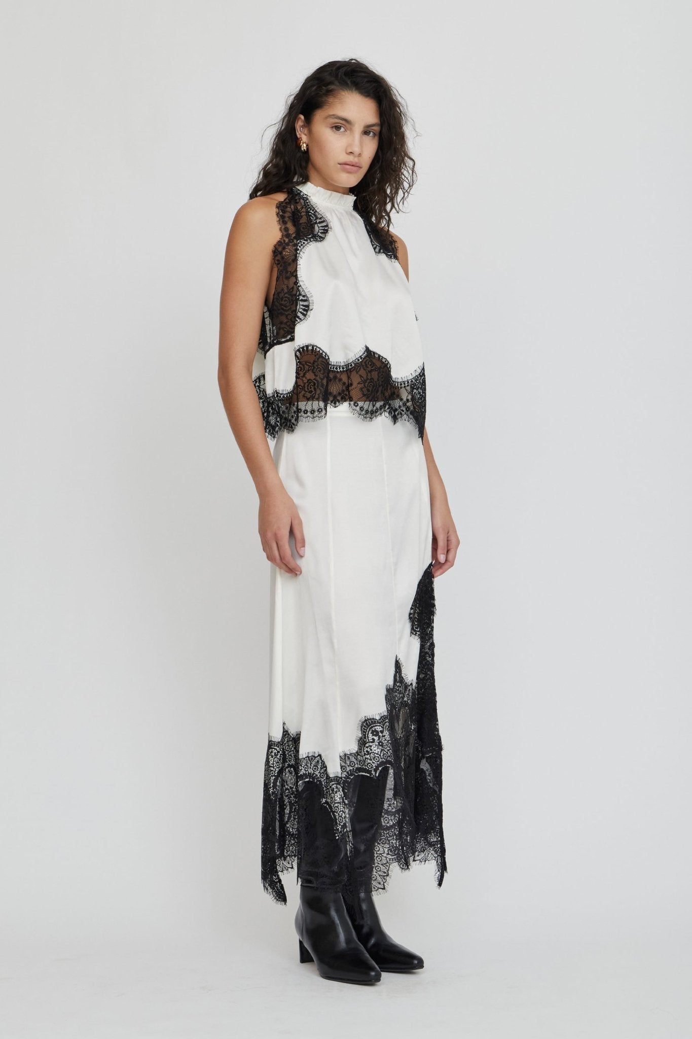 MNTFM051026020904053_3 Third Form Visions Lace Hankerchief Skirt | Ivory & Black - Image 3
