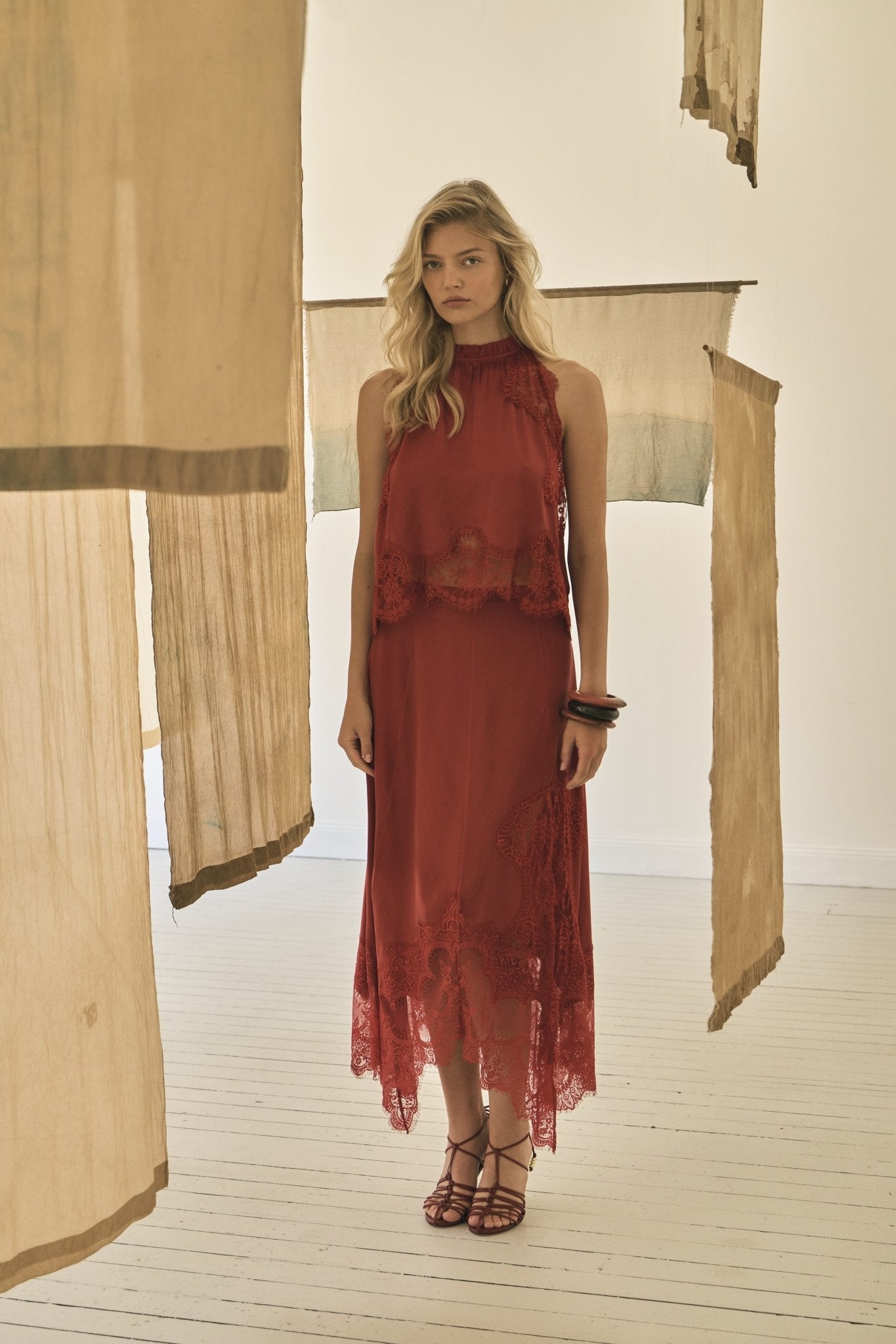 Third Form Visions Lace Hankerchief Skirt | Crimson - Image 2