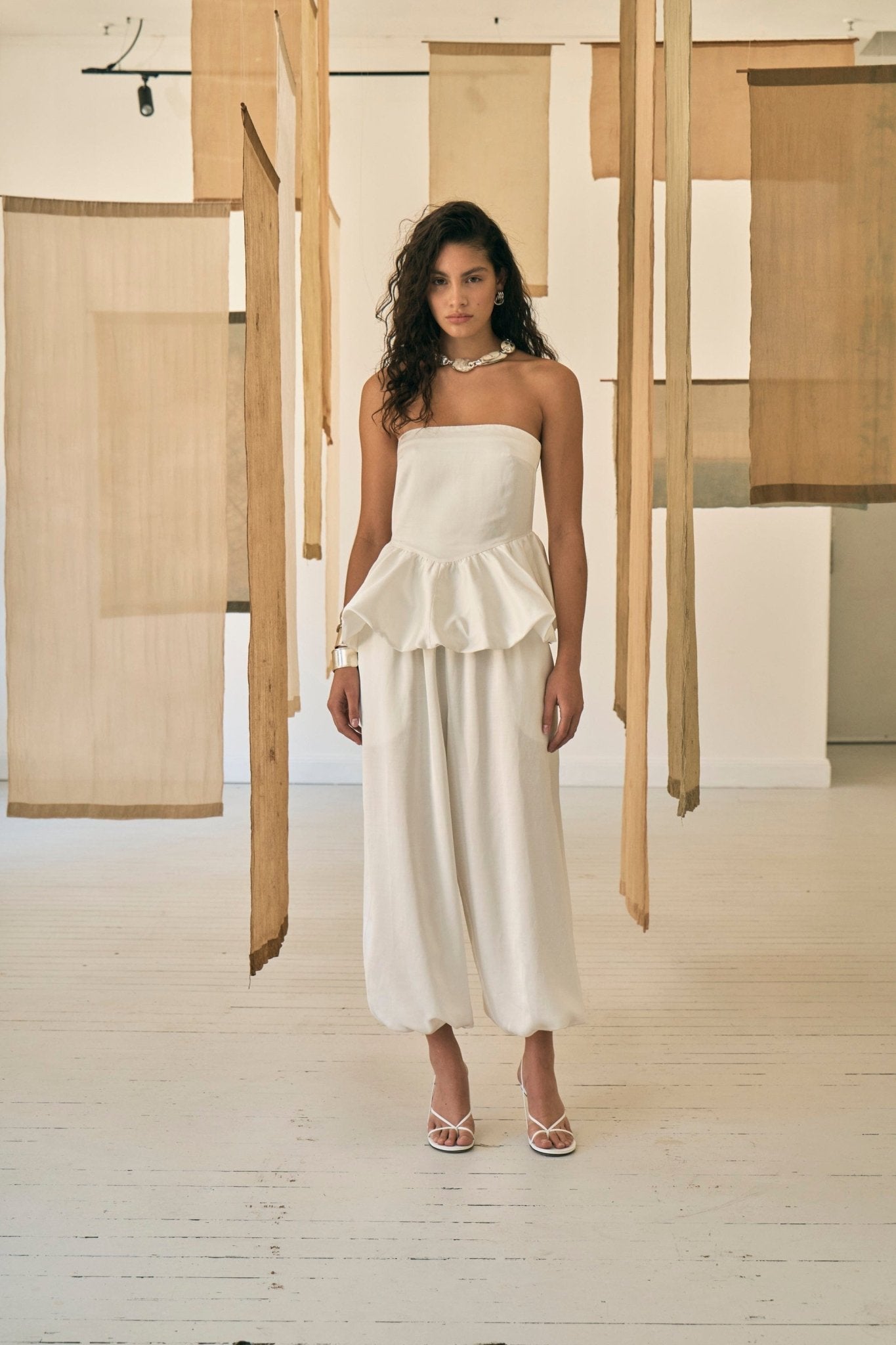MNTFM051026020904086_2 Third Form Vanta Strapless Top| Porcelain - Image 2