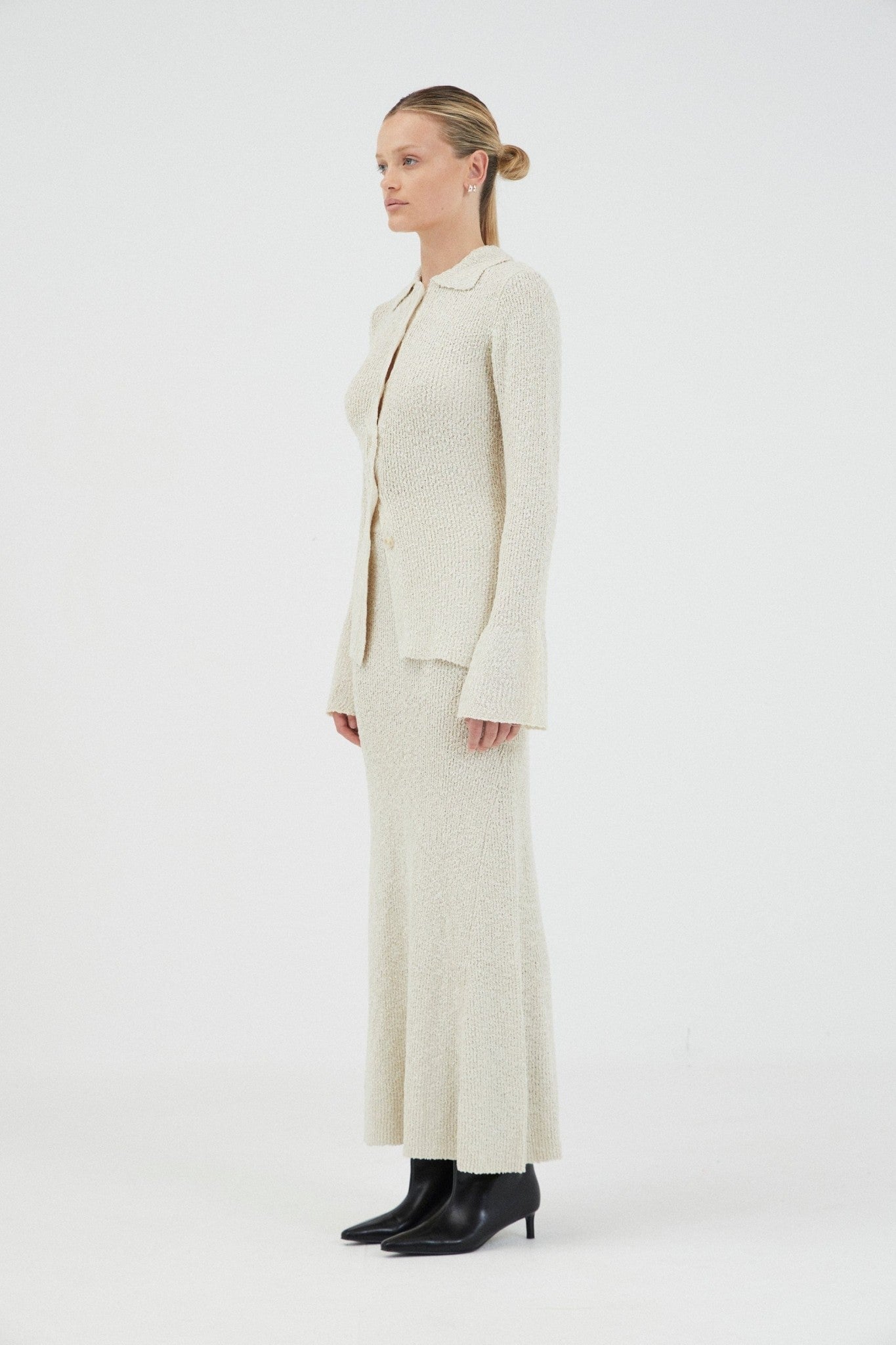 MNTFM051026020904090_3 Third Form Unbound Knit Flare Skirt | Shell - Image 3