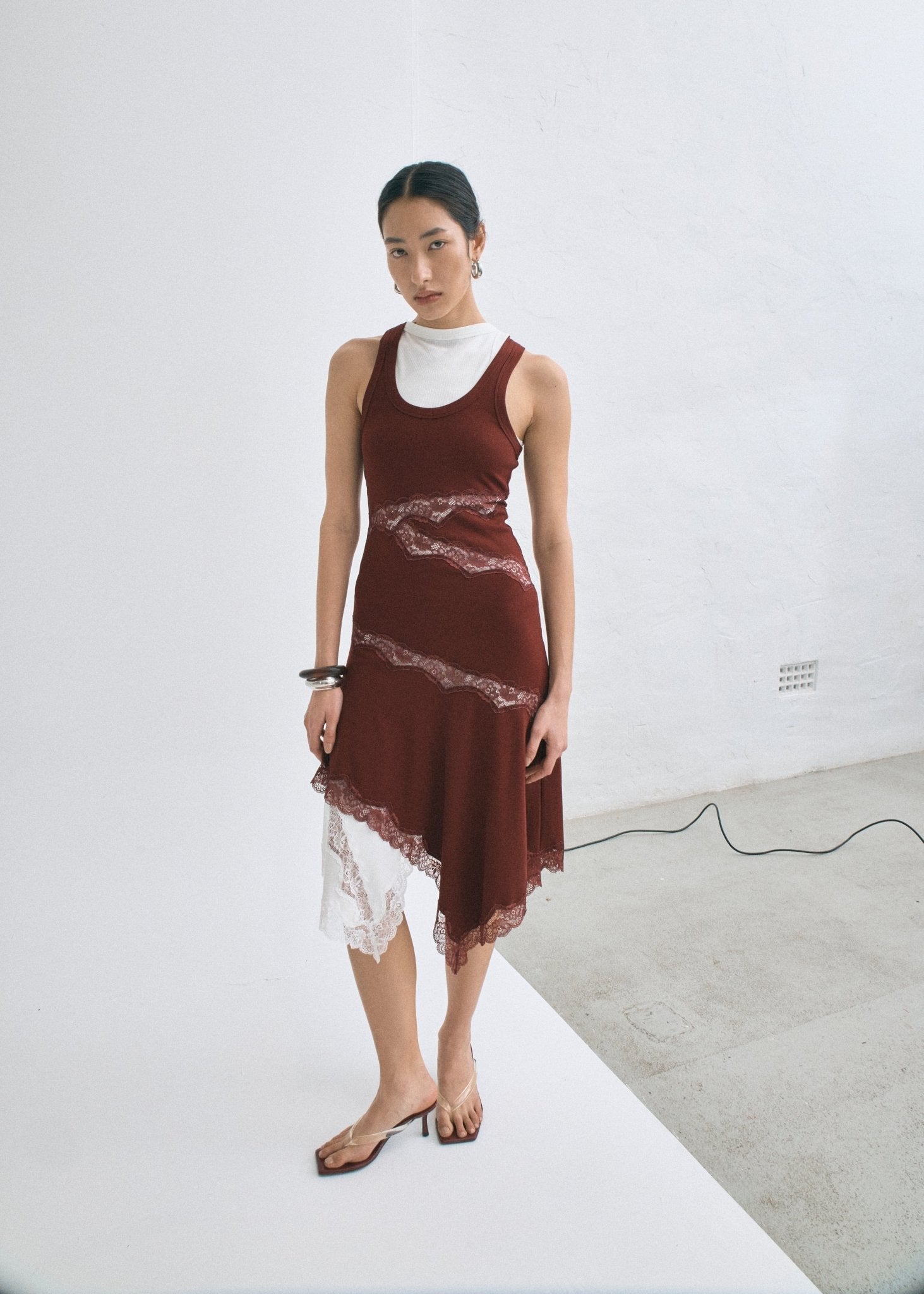 MNTFM051026020904179_2 Third Form Echo Asymmetric Tank Dress | Crimson - Image 2