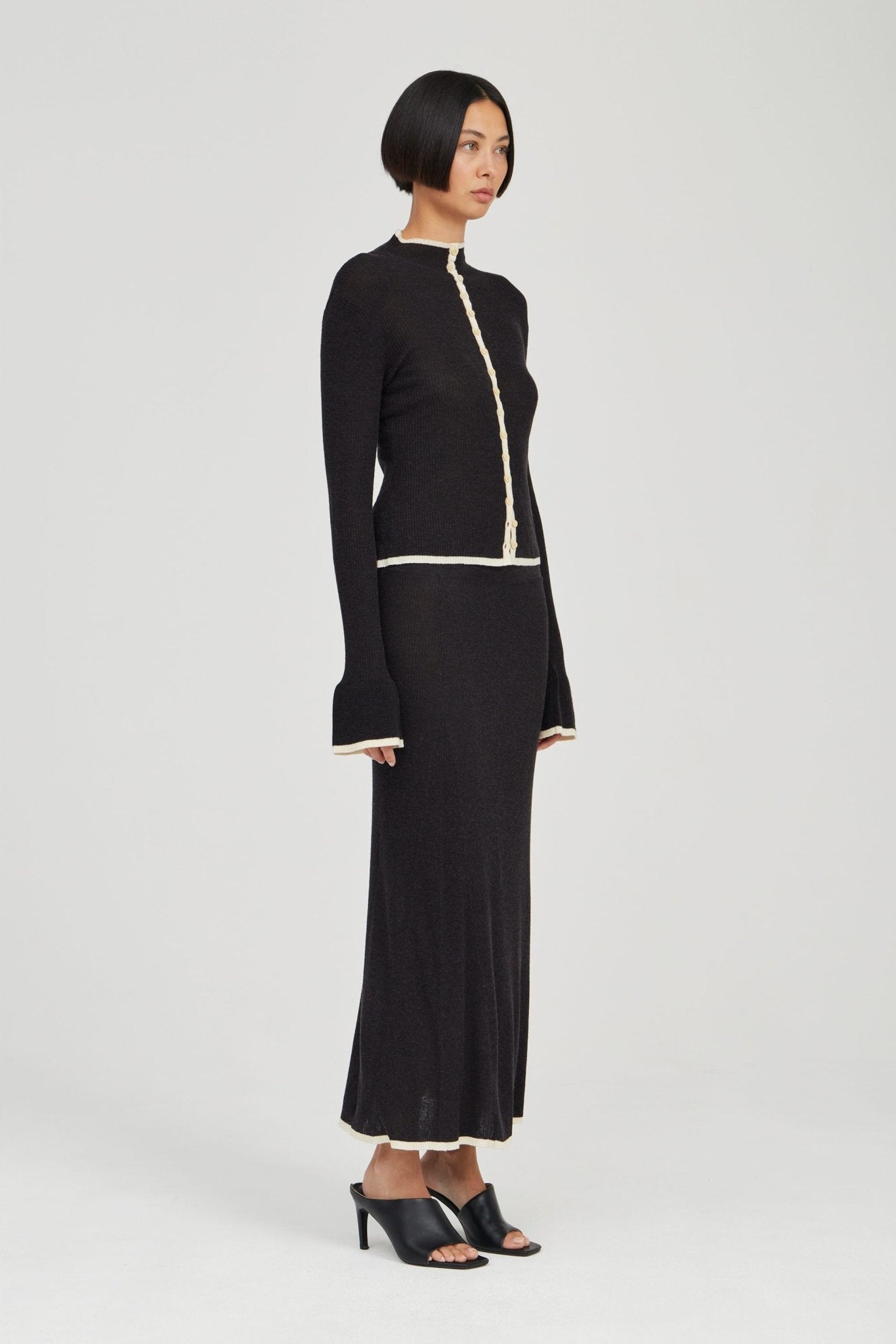 MNTFM051026020904203_2 Third Form Bound Knit Skirt | Soot & Shell - Image 2